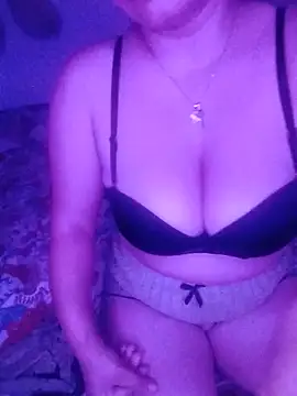 Yesica26D online show from May 17, 3:27 am
