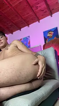 ChrisRuiz online show from May 24, 1:04 am