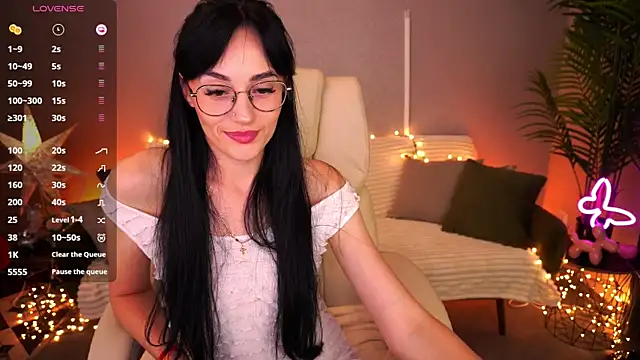 EviiLune online show from June 16, 8:10 pm