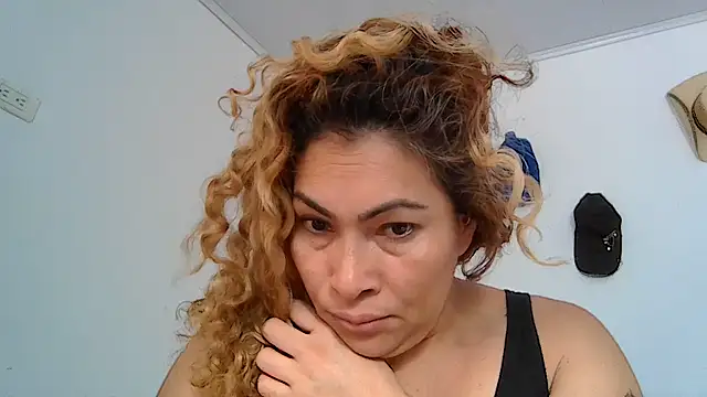 Layla-Astrum online show from May 23, 12:36 pm