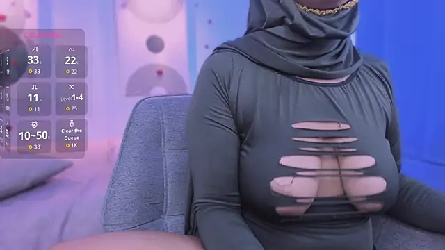 DarkLayla online show from July 11, 6:30 pm