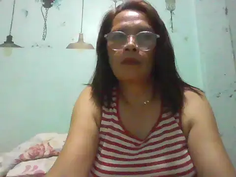 momshe2026 online show from May 26, 4:50 pm