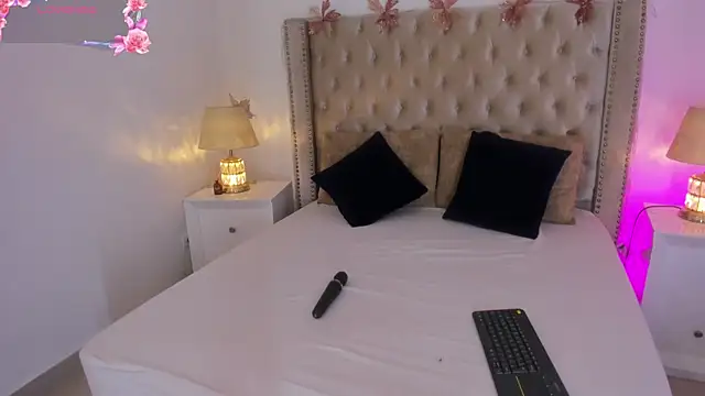 Charlotte  B online show from May 25, 7:13 pm