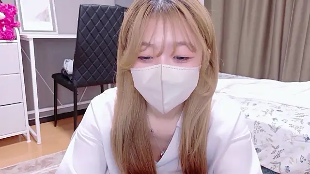Riona H online show from May 23, 4:44 am
