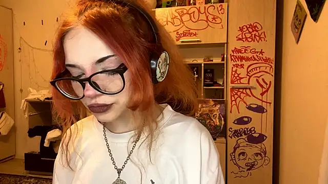CuteRedheadPrincess online show from May 26, 11:37 pm