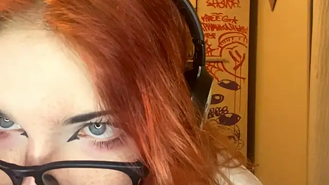 CuteRedheadPrincess online show from May 24, 9:36 pm