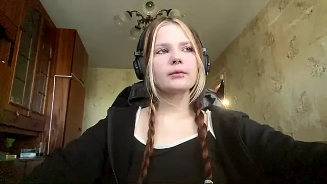 SusanaLeichty online show from May 27, 7:16 am