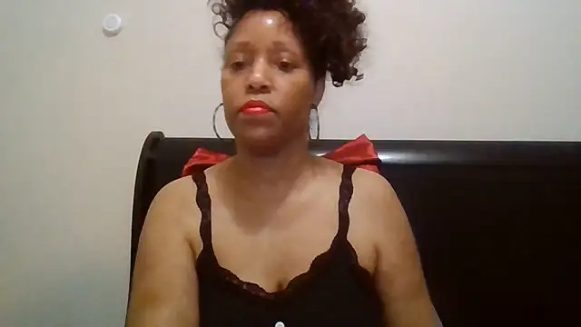 MsDeeLive online show from May 27, 4:31 am