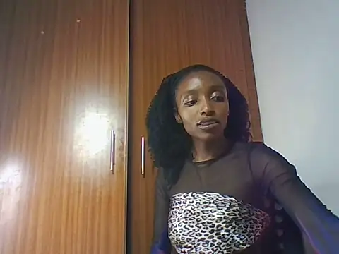hoeligal online show from June 7, 9:10 pm