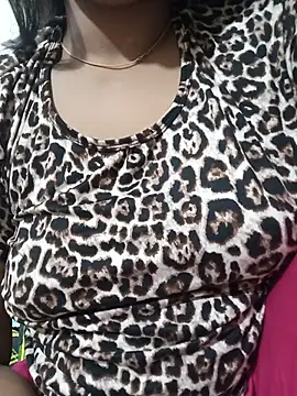 sexyriya18 online show from May 25, 2:49 pm