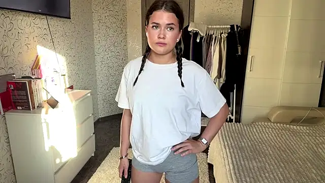 cuteshowy online show from June 8, 11:22 am