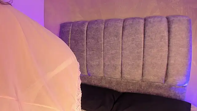 Ariana roxe  online show from June 18, 9:14 am