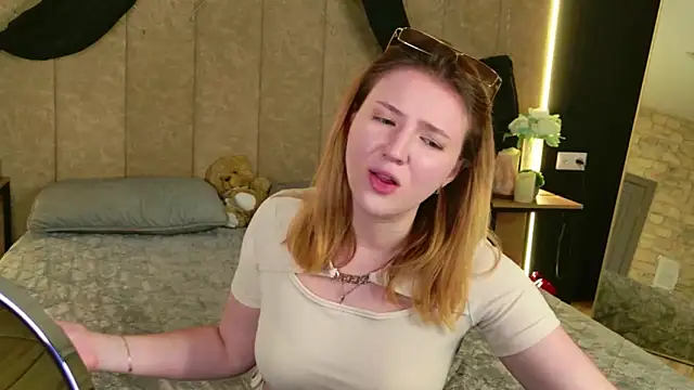 Laura Stellar online show from July 2, 5:57 am