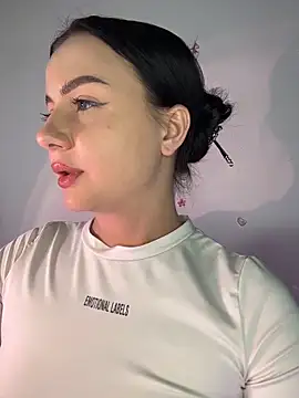 QueenL0la online show from May 27, 5:21 pm