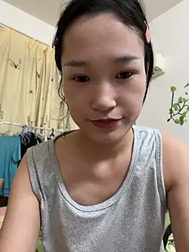 yi01 online show from June 2, 6:09 pm