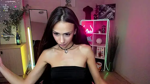 Petite Moly online show from July 2, 8:42 am