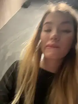 Dreamy Mia online show from June 25, 3:46 pm