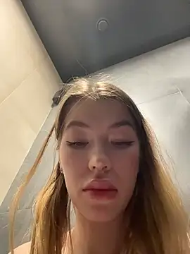 Dreamy Mia online show from June 12, 2:14 pm