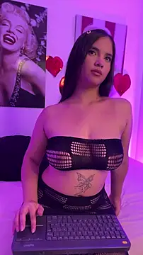 Lara petit online show from June 14, 6:30 pm