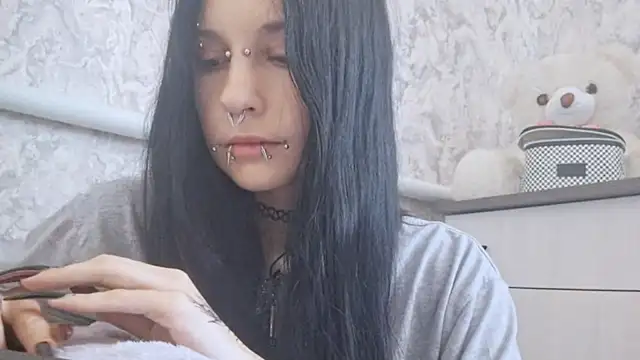 KrissyHiott online show from June 13, 4:54 am
