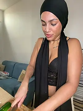 nadiabnssd online show from August 5, 10:54 am