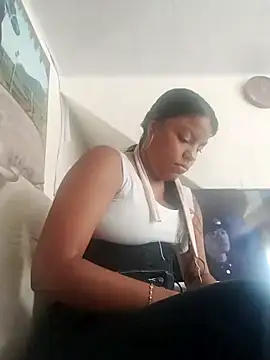 Rose F0x online show from July 14, 5:06 pm
