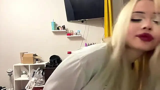 moonluv33 online show from June 21, 5:28 pm