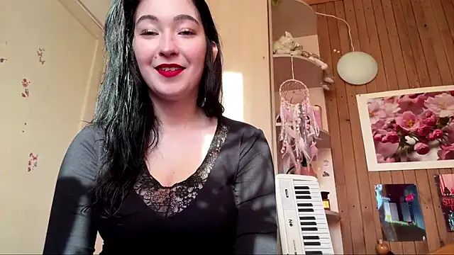 solarsunny online show from June 9, 3:44 pm