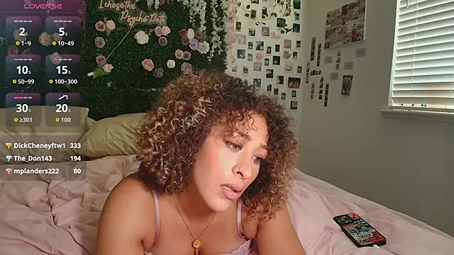 LyraCovee online show from July 25, 2:18 am