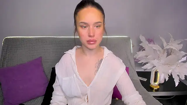 ChristinaMills online show from June 9, 2:22 am