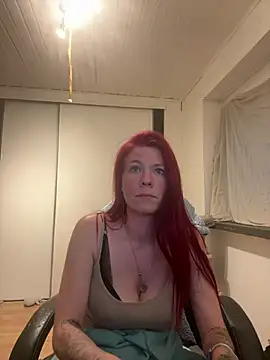 LisaLuxx online show from June 14, 7:47 pm