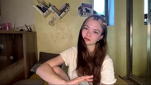AvrilGillig online show from June 11, 4:15 pm