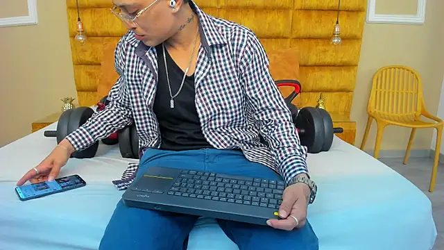 Pixelriott online show from July 25, 9:11 pm