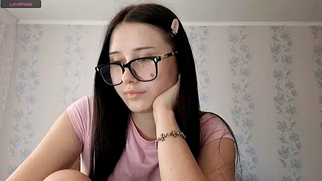 altcutie online show from June 17, 6:15 am