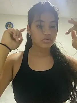 NikynicolE21 online show from June 14, 4:13 am