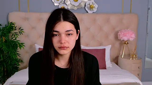 MaddieMeyer online show from June 12, 4:42 am