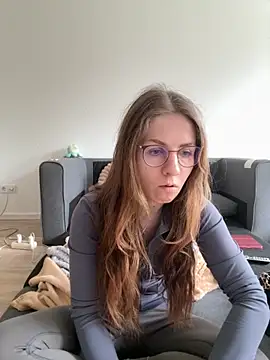 Isabella honey online show from June 15, 3:45 pm