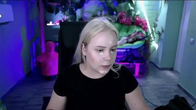 stellawatts online show from July 5, 8:09 am