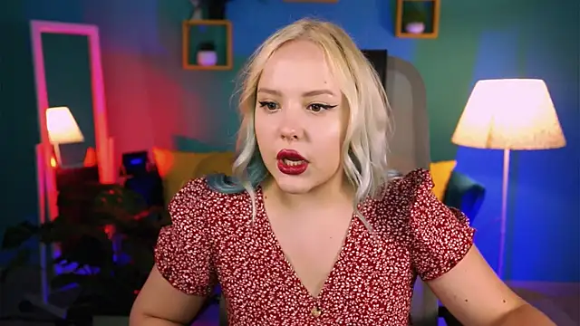 stellawatts online show from June 16, 8:04 am