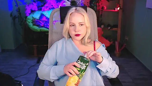 stellawatts online show from June 20, 10:19 am