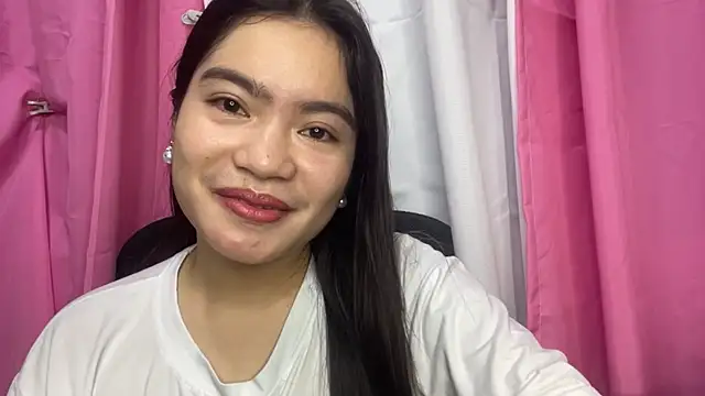 LouveniaDebeer online show from June 16, 1:23 pm