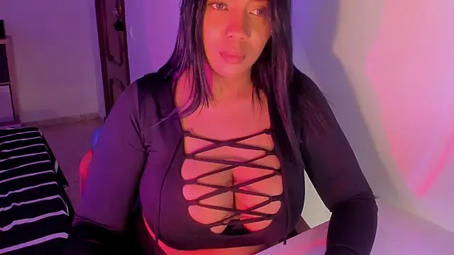NicolePasqualott online show from May 6, 7:51 pm