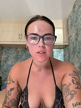 champagnebratt online show from June 19, 12:30 pm