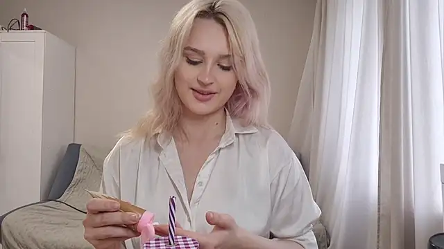 BloomMoon online show from June 20, 12:20 pm