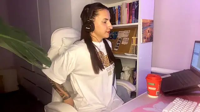Monica Cutersseys online show from June 19, 5:49 pm