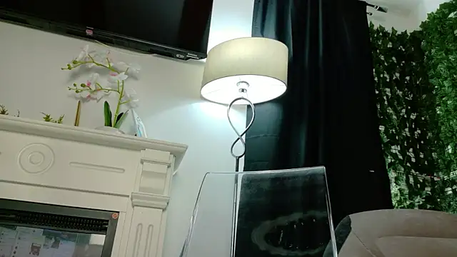 Nicole Bliss online show from July 9, 7:33 am