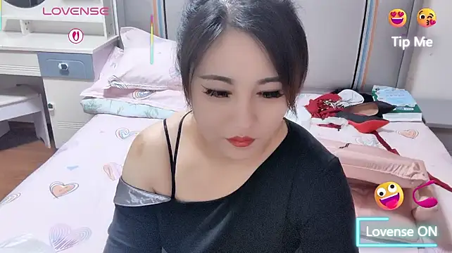 cutelyyyx online show from July 14, 4:00 pm