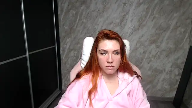 Reginasmilee online show from February 4, 7:00 am