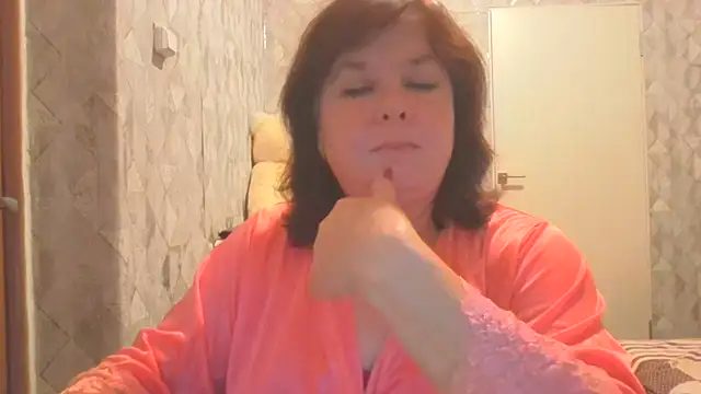 HannahAna39 online show from August 6, 6:15 pm