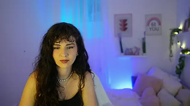 Daisy Lowe online show from July 17, 7:39 pm